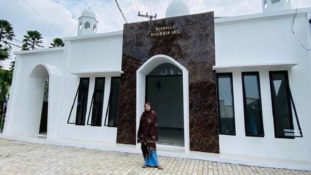 3.Masjid Dewi Perssik