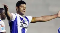 Selebrasi striker Porto asal Brasil, Hulk Souza usai mencetak gol ke gawang Maritimo dalam lanjutan Liga Super Portugal yang berlangsung di Barreiros Stadium, Funchal, 28 April 2012. AFP PHOTO/ GREGORIO CUNHA