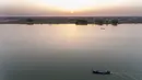 Foto udara ini memperlihatkan para nelayan di perairan Shatt al-Arab di Basra, Irak, Selasa (7/6/2022). Shatt al-Arab, atau Arvand Rūd adalah sungai yang terletak di Asia Barat Daya. Sungai ini memiliki panjang sekitar 200 km. (AP Photo/Nabil al-Jurani)
