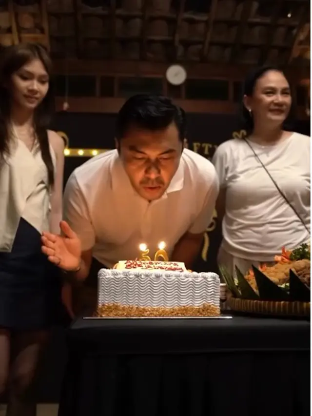 6 Momen Perayaan Ultah Anjasmara ke-50, Meriah Bareng Dian Nitami dan Keluarga