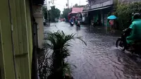 Hujan yang melanda Kota Yogyakarta selama tiga hari terakhir menimbulkan banjir dan longsor di beberapa titik. (Liputan6.com/Yanuar H)