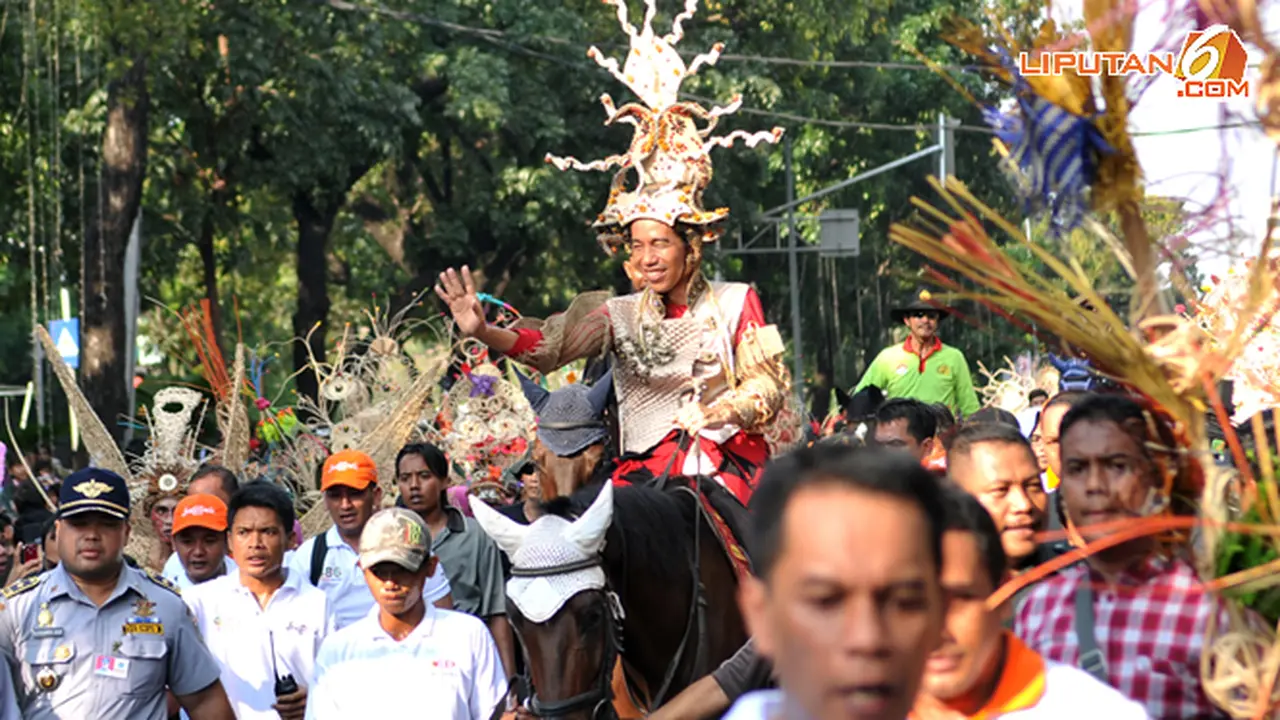 jokowi-jakarnarval1-130630-b.jpg