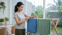 7 Cara Membuat Handuk Cepat Kering Meski Musim Hujan, Tips Ampuh Bebas Bau Apek