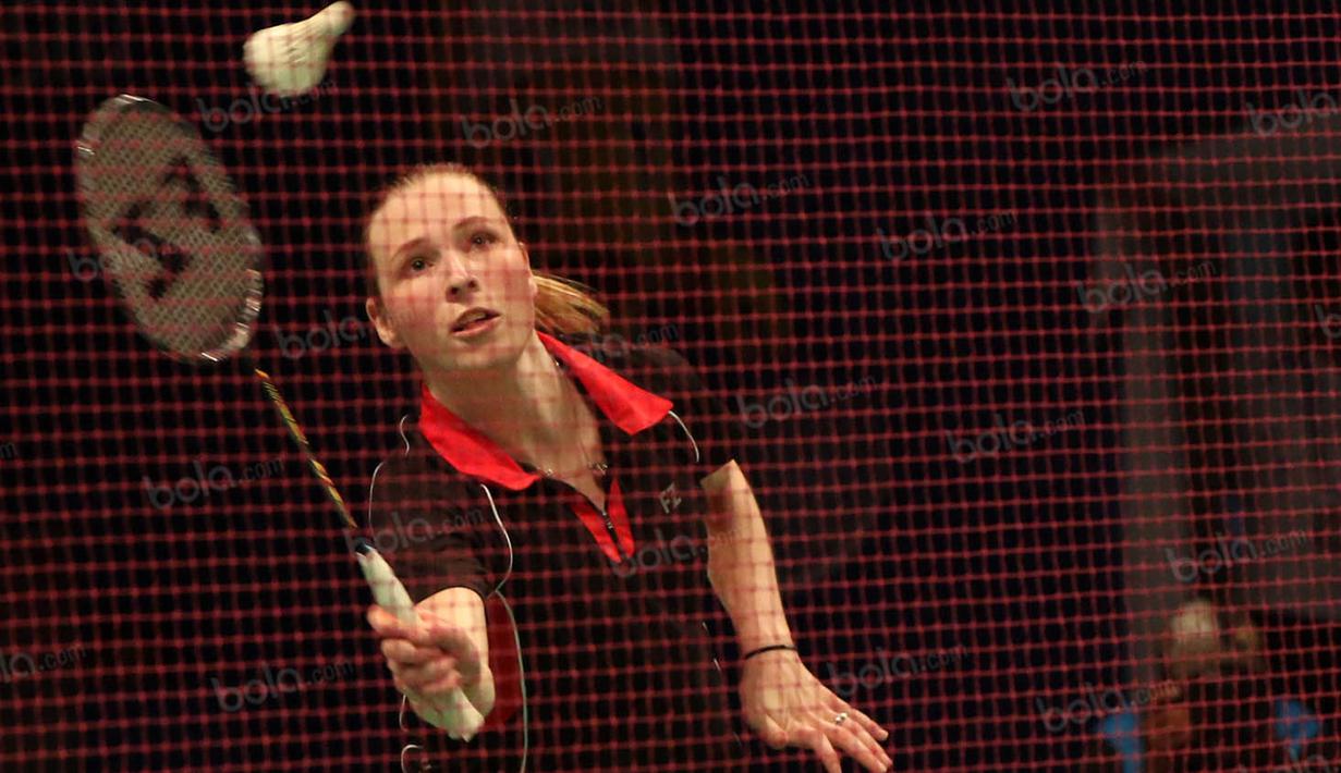 Line Kjaersfeldt, pebulutangkis asal Denmark ini turun di nomor ganda campuran pada BCA Indonesia Open 2016. Berpasangan dengan Kim Astrup, langkahnya terhenti pada babak perempat final. (Bola.com/Nick Hanoatubun)