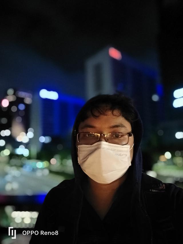Hasil foto dengan kamera depan di malam hari di Oppo Reno8 (Liputan6.com/Giovani Dio Prasasti)