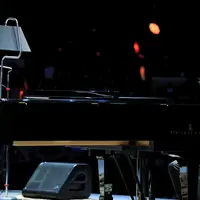 Bahkan, orang nomor satu di Jakarta. Ia bersama anak dan istrinya hadir dalam konser tersebut. Terlebih lagi, Ahok mengaku bangga karena lagu yang khas Jakarta, Kicir-kicir juga dibawakan oleh Joey. (Adrian Putra/Bintang.com)