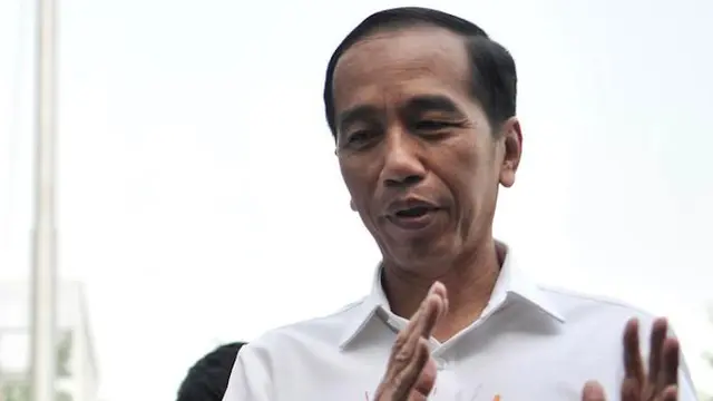 Lihat Kemeja Motif Unik Jokowi Saat Cek Kesehatan di RSPAD