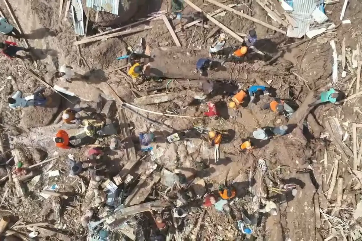 Pencarian korban banjir dan longsor di Kabupaten Pesisir Selatan, Minggu (10/3/2024). (Liputan6.com/ ist)