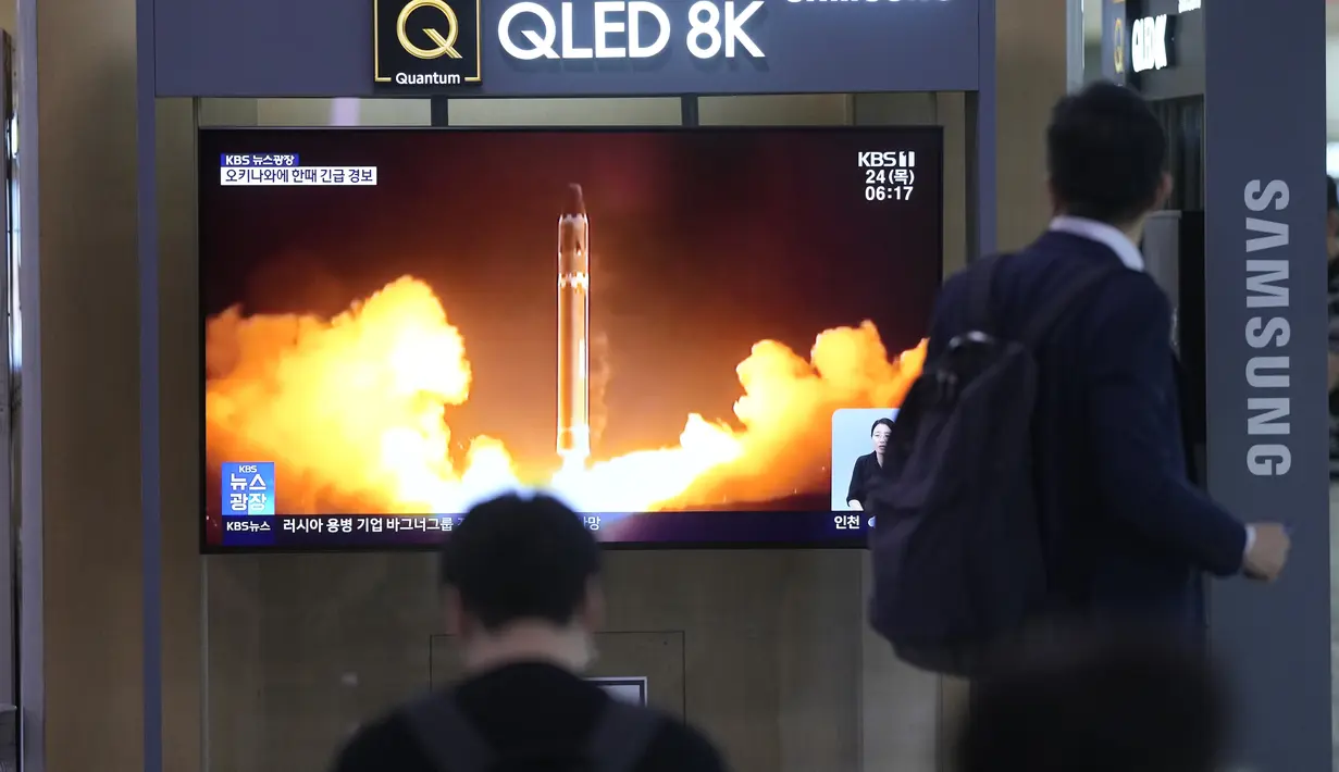 Korea Utara mengatakan pada hari Kamis bahwa upaya kedua untuk meluncurkan satelit mata-mata gagal tetapi berjanji untuk melakukan upaya ketiga pada bulan Oktober. (AP Photo/Lee Jin-man)