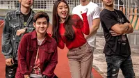 6 Potret Kebersamaan Natasha Wilona dan The Junas Monkey di Balik Layar, Kompak