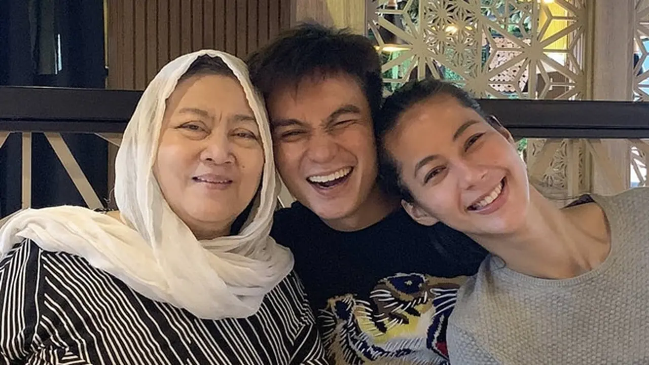 Ibunda Baim Wong Meninggal Dunia, Ini 6 Potret Kenangan Keduanya