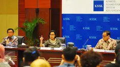 (ki-ka) Ketua OJK Muliaman D Hadad, Menteri Keuangan Sri Mulyani dan Gubernur BI Agus Martowardojo saat rilis stabilitas keuangan Indonesia di Jakarta, Jumat (3/2). (Liputan6.com/Angga Yuniar)