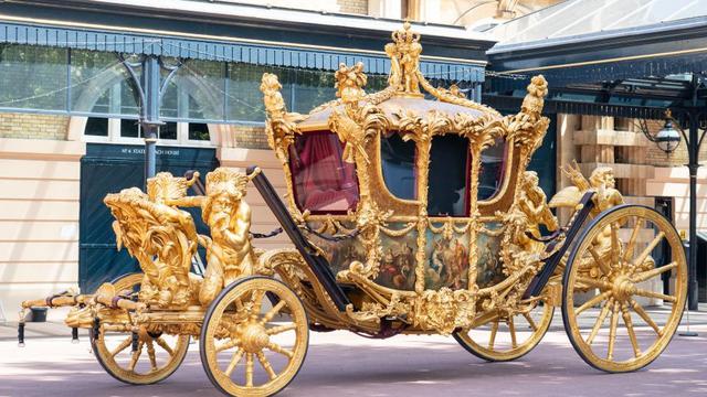 Gold State Coach, kereta kencana yang akan dinaiki oleh Raja Charles III dan Ratu Camilla dari  Westminster Abbey kembali ke Istana Buckingham usai acara penobatan 6 Mei 2023. (Foto: Situs Resmi Royal UK)