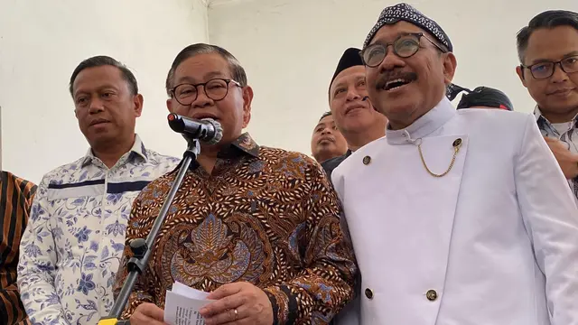 Gubernur DKI Jakarta, Pramono Anung di Kantor Wali Kota Jakarta Timur.