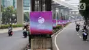 Sejumlah banner KTT ASEAN terpasang pada tiang monorel di kawasan Jalan Rasuna Said, Jakarta, Minggu (3/9/2023). Pemasangan banner pada 100 tiang monorel tersebut dilakukan guna menyambut penyelenggaraan KTT ASEAN ke-43 yang digelar pada 5-7 September 2023 di Jakarta. (Liputan6.com/Herman Zakharia)