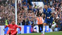 Momen gelandang Chelsea, Enzo Fernandez cetak gol ke gawang Fulham pada lanjutan Liga Inggris 2025/2026. (JUSTIN TALLIS / AFP)