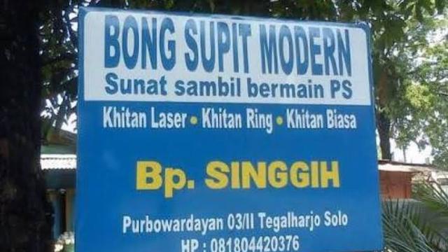 5 Papan Iklan Layanan Sunat Ini Bikin Tepuk Jidat