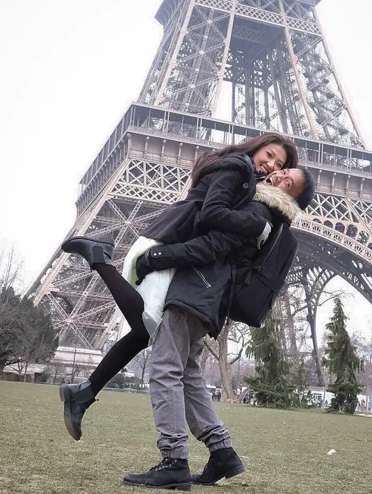 Potret kesederhanaan Ruben Onsu dan Sarwendah banyak mendapat pujian dari warganet. Banyak yang memuji kesederhanaan meski ia bisa dikatakan memiliki segalanya. (Instagram/ruben_onsu)