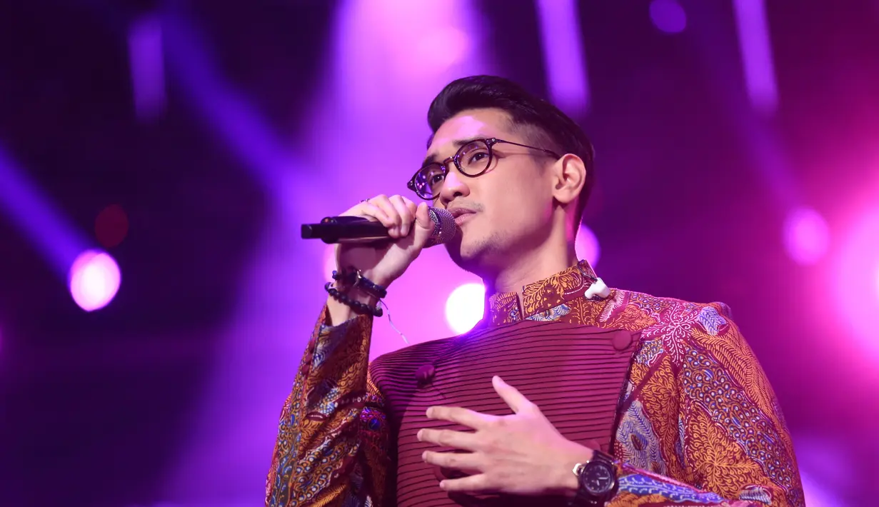 Selama ini Afgan Syahreza memang kerap diperbincangkan memiliki hubungan spesial dengan penyanyi wanita Rossa. Namun ketika ditanya, keduanya selalu menampik dan belum mengakui. (Adrian Putra/Bintang.com)