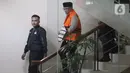 Penahanan dilakukan usai Yaqut Cholil Qoumas diperiksa oleh penyidik sejak sekitar pukul 13.00 WIB. Tampak dalam foto, mantan Menteri Agama, Yaqut Cholil Qoumas, saat dibawa menuju mobil tahanan di Gedung Merah Putih Komisi Pemberantasan Korupsi (KPK), Jakarta, Kamis (12/3/2026). (Liputan6.com/Helmi Fithriansyah)
