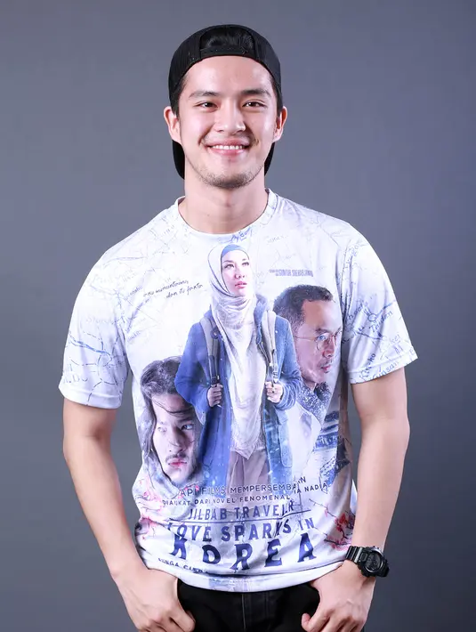 Dalam hal pasangan, pemeran dalam film Jilbab Traveler : Love Sparks In Korea itu memasrahkan dirinya pada Yang Maha Kuasa. (Deki Prayoga/Bintang.com)