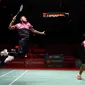 Pebulu tangkis ganda putra Indonesia Leo Rolly Carnando/Daniel Marthin saat bertanding melawan He Ji Ting/Zhou Hao Dong dari China dalam pertandingan babak final Indonesia Masters 2023 di Istora Senayan, Jakarta Pusat, Minggu (29/1/2023). Leo Rolly Carnando/Daniel Martin keluar sebagai juara Indonesia Masters 2023 seusai mengandaskan pasangan China, He Ji Ting/Zhou Hao Dong dua game langsung dengan skor 21-17, 21-16.  (Liputan6.com/Herman Zakharia)