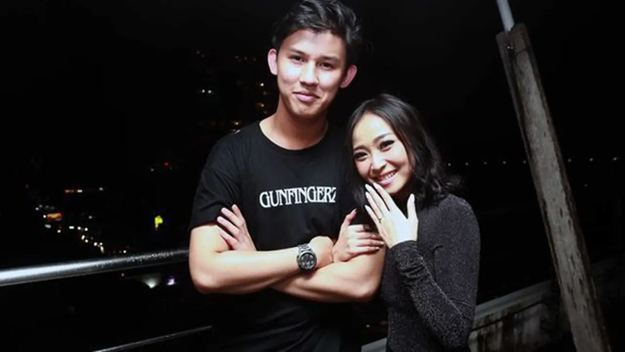 Rinni sedang mengandung anak pertamanya/copyright: KapanLagi.com
