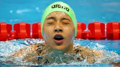 Atlet renang asal Nepal, Gaurika Singh beraksi dalam gaya punggung 100 meter Putri di Olimpiade Rio 2016, Rio de Janeiro, Brasil, (7/8). Gaurika Singh dinobatkan sebagai atlet termuda di Olimpiade Rio 2016. (REUTERS/Michael Dalder)