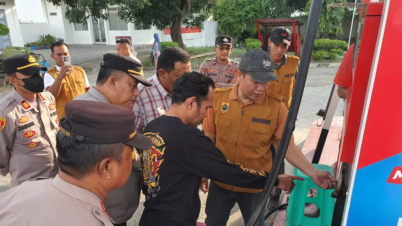 Pengecekan dispenser SPBU di Pemalang. (Foto: Liputan6.com/Polres Pemalang)
