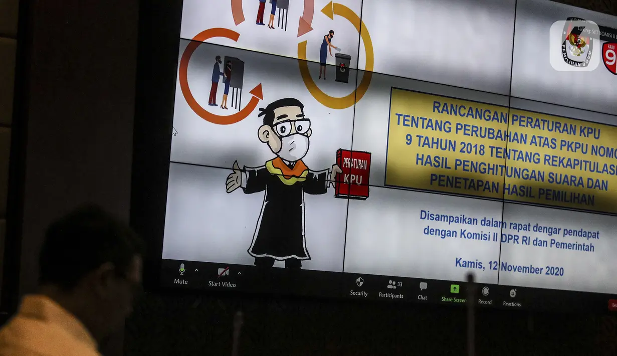 Suasana Rapat Dengar Pendapat (RDP) KPU dengan Komisi II DPR di Gedung Nusantara, Senayan, Jakarta, Kamis (12/11/2020). Rapat dihadiri Ketua Bawaslu Abhan dan Dirjen Otonomi Daerah Kemendagri Akmal Malik. (Liputan6.com/Johan Tallo)