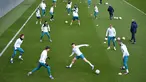 Para pemain Manchester City saat mengikuti sesi latihan tim di City Football Academy di Manchester, barat laut Inggris (8/3/2022). City akan bertanding melawan Sporting CP pada babak 16 besar Liga Champions. (AFP/Oli Scarff)
