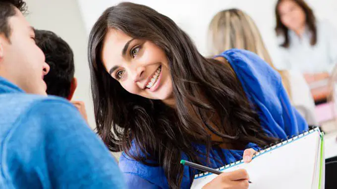 Apakah pria memang cuma suka wanita karena cantik?/copyright:shutterstock