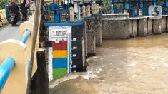 Kondisi Bendung Katulampa, Bogor, Jawa Barat, Senin (10/10/2022). Setelah sebelumnya tinggi muka air (TMA) mencapai 220 Cm dengan status Siaga 1, pada pukul 13.23 WIB Bendung Katulampa terpantau kembali pada status normal. (Liputan.com/Magang/Aida Nuralifa)