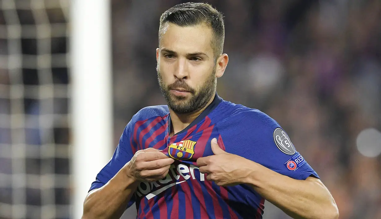 Jordi Alba - Bek imut ini sempat dilepas akademi Barcelona pada tahun 2005 lantaran posturnya terlalu kecil. Penampilan apik Alba bersama Valencia membuat Blaugrana kembali memulangkannya pada tahun 2012. (AFP/Lluis Gene)
