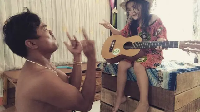 Pernikahannya Sempat Viral, Ini 6 Momen Manis Bayu Kumbara dan Anak