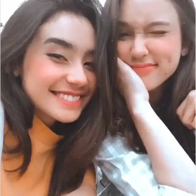 Jadi Sahabat di Sinetron, Ini 6 Kebersamaan Yasmin Napper dan Nabila Atmaja