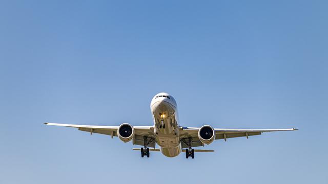 Ilustrasi mimpi melihat pesawat jatuh