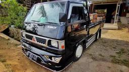 Bumper gondrong dan body tambahan di antara ban depan dan belakang menjadi ciri khas modifikasi L300. (Source: Instagram/@burhan_1504)