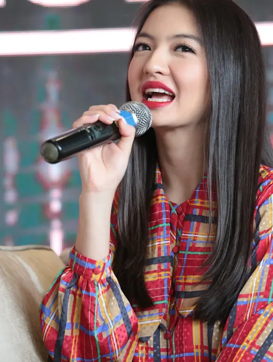 Saat hadir dalam acara Beauty Fest Asia 2017, event kecantikan bertaraf internasional, pemeran dalam film Surga yang Tak Dirindukan 2 itu berbagai tips tampil cantik. (Adrian Putra/Bintang.com)