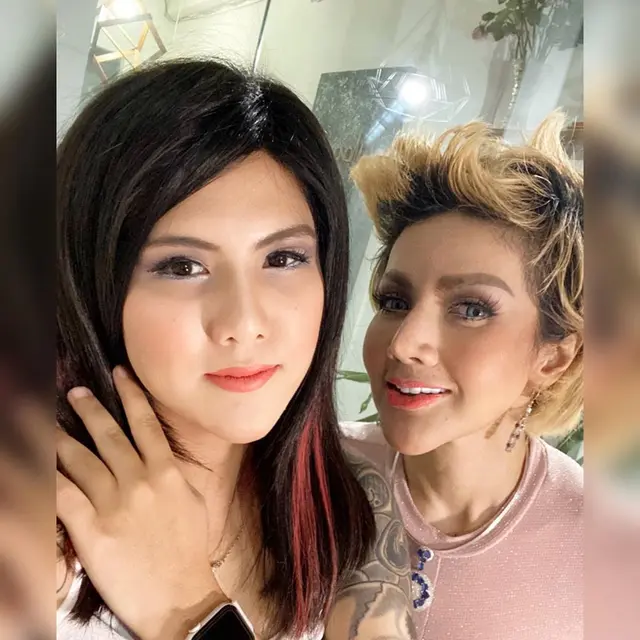6 Potret Evelyn dengan Gaya Rambut Panjang, Bikin Pangling