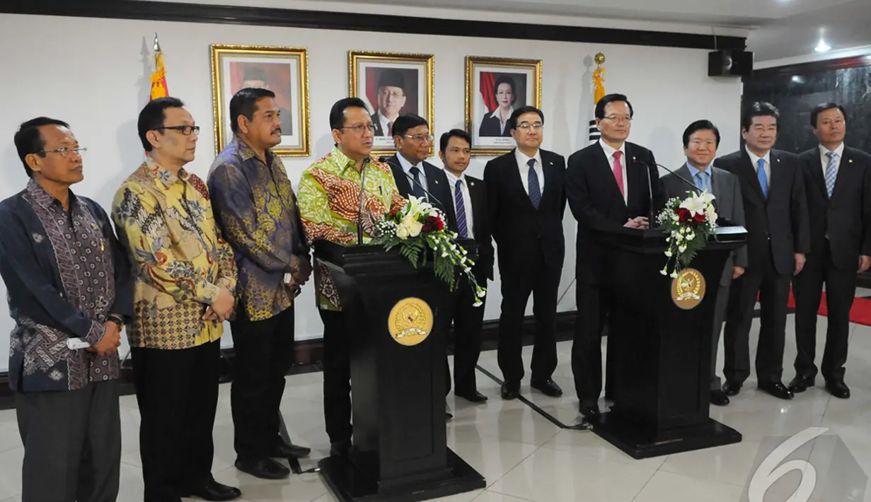 Irman Gusman saaat memberikan keterangan mengenai pertemuannya dengan Ketua Parlemen Korea Selatan,  Jakarta (22/12/2014). (Liputan6.com /Andrian M Tunay)