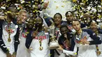 Piala Dunia Bola Basket FIBA ke-19 yang akan berlangsung di 3 negara, Indonesia, Jepang dan Filipina mulai 25 Agustus hingga 10 September 2023 merupakan edisi ke-19 sepanjang sejarah sejak pertama kali diadakan pada 1950 di Argentina. Dari 18 kali penyelenggaraan, tercatat hanya aada 6 negara yang mampu menjadi juara. Negara mana saja? Simak uraiannya berikut ini. (AFP/Gerard Julien)