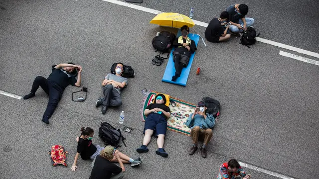 Lelah Berunjuk Rasa, Penolak RUU Ekstradisi Hong Kong Tidur di Jalanan