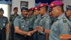 Citizen6, Surabaya: Kadisdikal Laksma TNI Asep Burhanudin mengucapkan selamat kepada 60 perserta yang telah mengikuti Pekerti gelombang I tahun 2012. (Pengirim: Penkobangdikal).