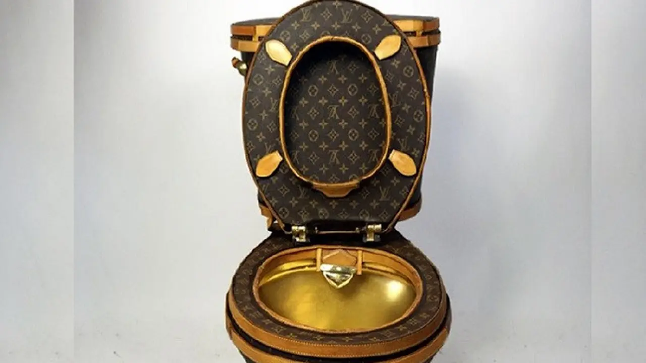 Toilet lapis kulit tas mewah (foto: business insider)