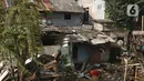 Kondisi rumah amblas di bantaran kali Ciliwung kawasan Matraman Dalem, Jakarta, Selasa (3/3/2020). Rumah amblas akibat hujan lebat yang mengguyur Ibu kota. (Liputan6.com/Hermaan Zakharia)