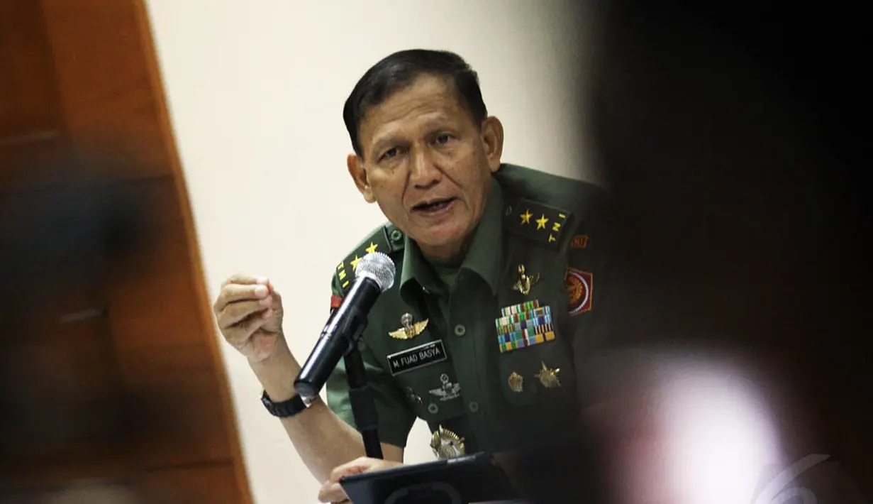Menurut Fuad Basya, situasi tidak dapat dikendalikan sehingga memaksa petugas Brimob melakukan penembakan untuk penyelamatan diri, Jakarta, (14/10/14). (Liputan6.com/Faizal Fanani)