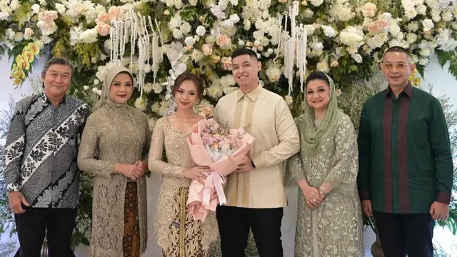 Putri Willy Dozan dan Betharia Sonata saat Tunangan. [@official.bethariasonata]