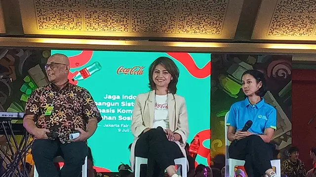 Coca-Cola membuka gerai bertema "Dari Botol Jadi Botol" di Jakarta Fair Kemayoran (JFK) 2024