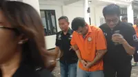 Dua pilot yang bertransaksi sabu di Bandara Halim Perdanakusum (Liputan6.com/Nafiysul Qodar)